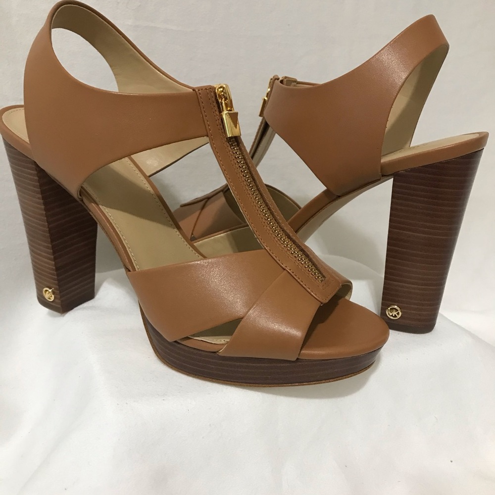 MICHAEL KORS
Berkley T-Strap Platform  Sandals